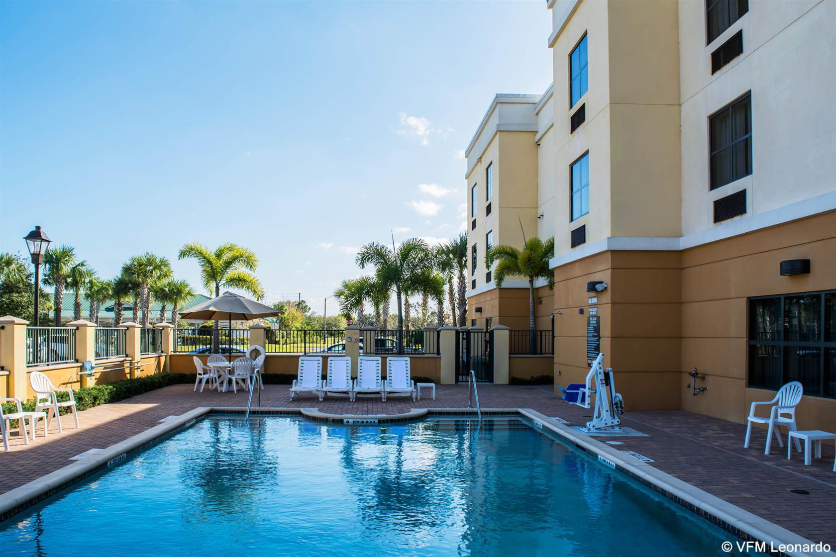 Comfort Suites Vero Beach I-95 Exterior photo