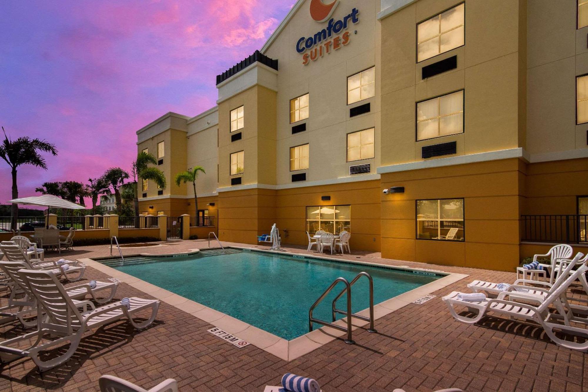 Comfort Suites Vero Beach I-95 Exterior photo