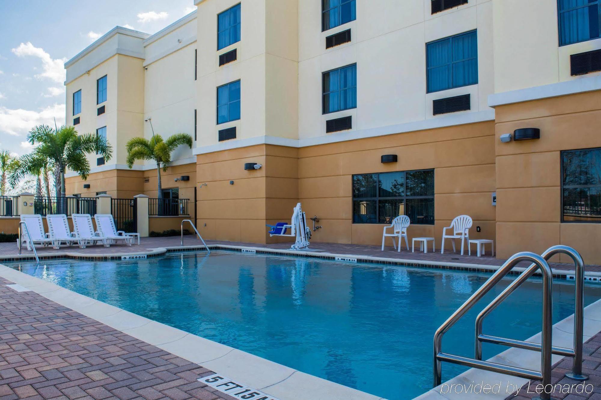 Comfort Suites Vero Beach I-95 Exterior photo